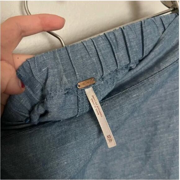 Free People Show Me Some Shoulder Chambray Top - Picture 6 of 8